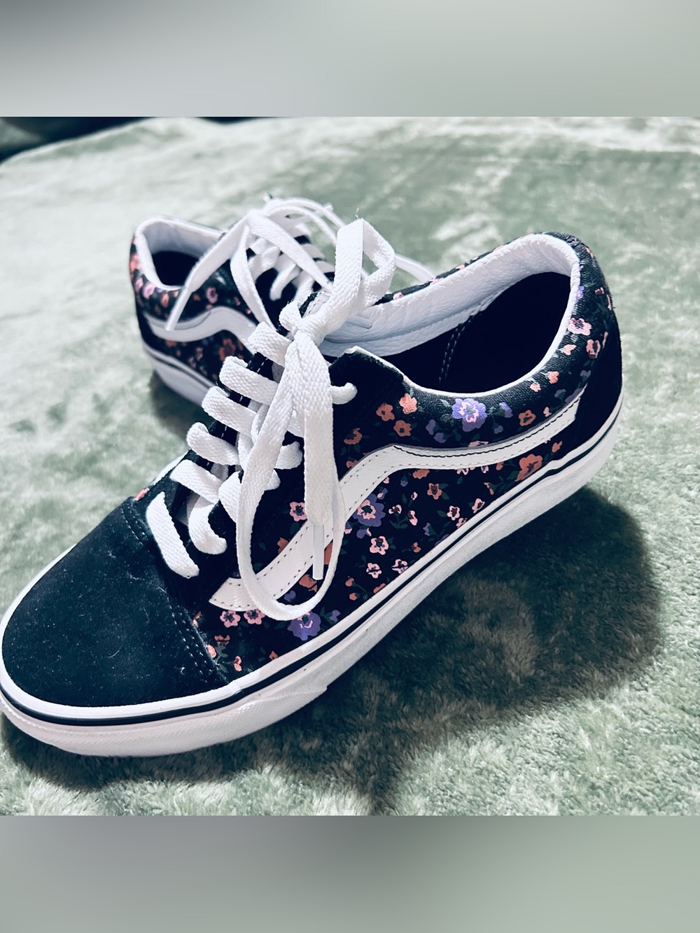 Vans Black Floral Low-Top Lace-Up Sneakers - Women's